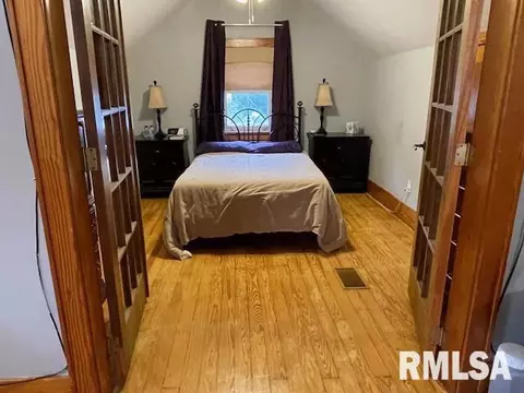 Bedroom - 910 W Piper St, Macomb, IL 61455 photo 4 of 6
