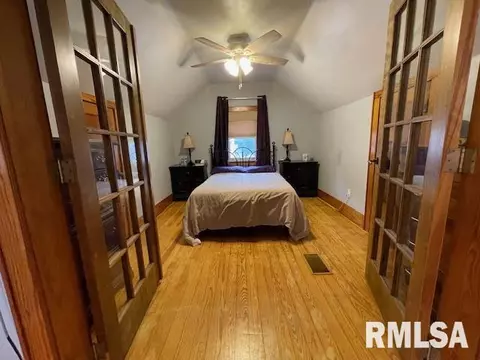 Bedroom - 910 W Piper St, Macomb, IL 61455 photo 5 of 6