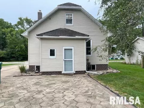 Exterior - 910 W Piper St, Macomb, IL 61455 photo 2 of 5