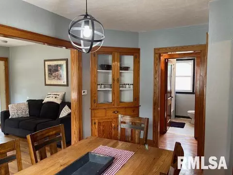 Entry Way - 910 W Piper St, Macomb, IL 61455 photo 1 of 4