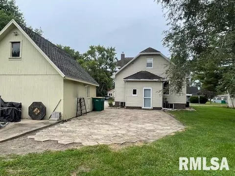 Exterior - 910 W Piper St, Macomb, IL 61455 photo 3 of 5
