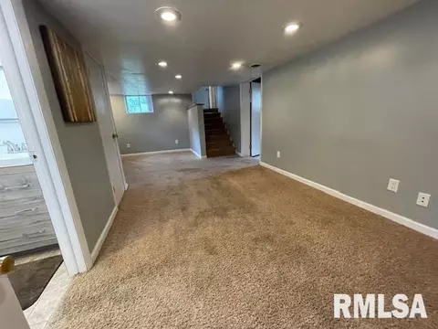 Living - 910 W Piper St, Macomb, IL 61455 photo 4 of 4