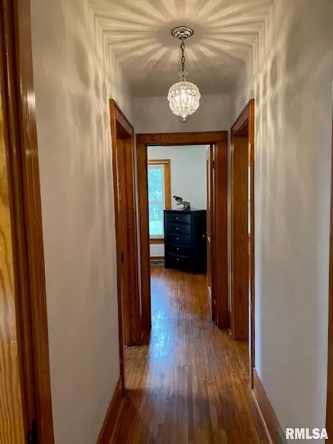 Entry Way - 910 W Piper St, Macomb, IL 61455 photo 2 of 4