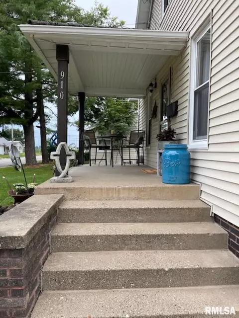 Exterior - 910 W Piper St, Macomb, IL 61455 photo 1 of 5