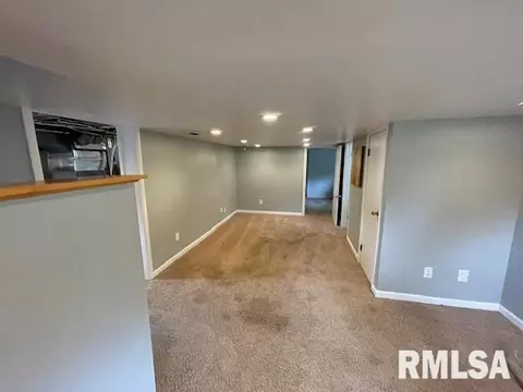 Living - 910 W Piper St, Macomb, IL 61455 photo 3 of 4