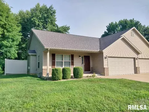 5731 N Frostwood Pkwy, Peoria, IL 61615