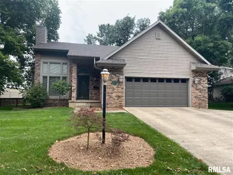 19 Indian Trl, Macomb, IL 61455