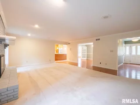 326 W Eagle Nest Rd, Dunlap, IL 61525 photo 5