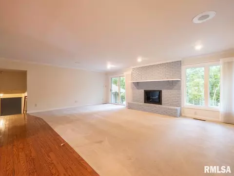 326 W Eagle Nest Rd, Dunlap, IL 61525 photo 2