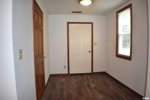 1189 Elm St, Canton, IL 61520 photo 9