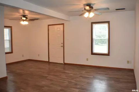 1189 Elm St, Canton, IL 61520 photo 4