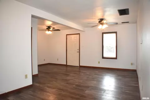 1189 Elm St, Canton, IL 61520 photo 12