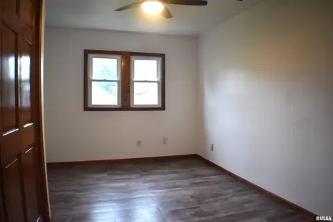 1189 Elm St, Canton, IL 61520 photo 10