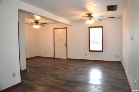 1189 Elm St, Canton, IL 61520 photo 3