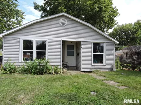 207 Hamilton St, Pekin, IL 61554