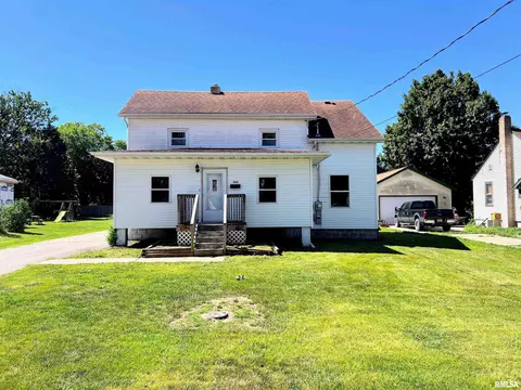 424 E Court St, Farmington, IL 61531