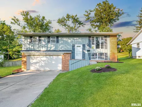 6120 N Hamilton Rd, Peoria, IL 61614