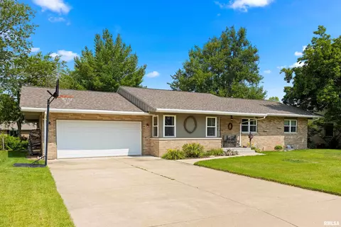 132 N Indiana Ave, Morton, IL 61550