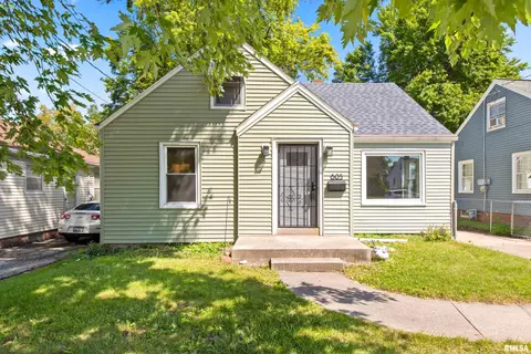 805 E Seneca Pl, Peoria, IL 61603