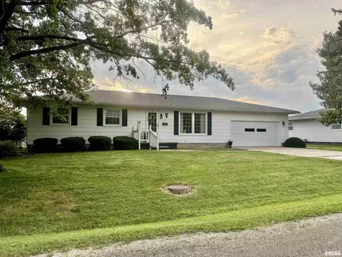 505 S 1st St, Cuba, IL 61427