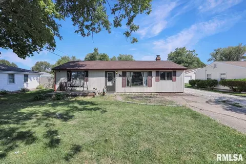 5411 W Janet Ct, Peoria, IL 61607