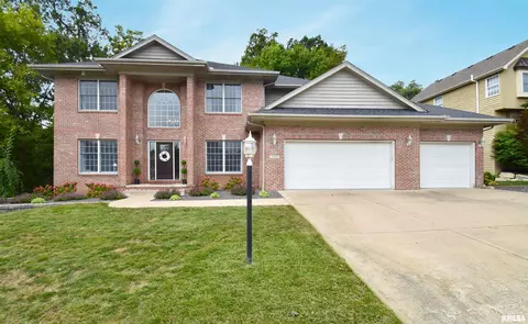 3910 W Crestridge Ct, Peoria, IL 61615