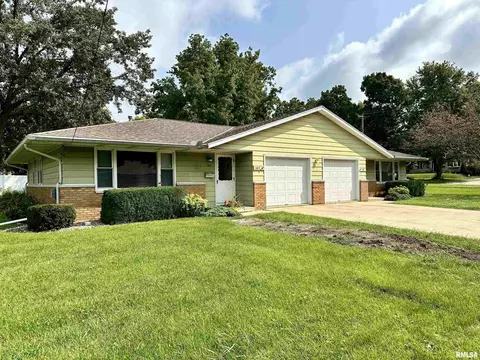 101 103 Gloria Dr, Eureka, IL 61530