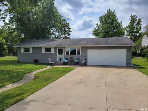 310 W State St, Manito, IL 61546