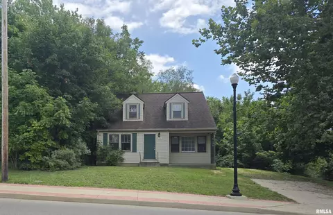 232 S Main St, Creve Coeur, IL 61610