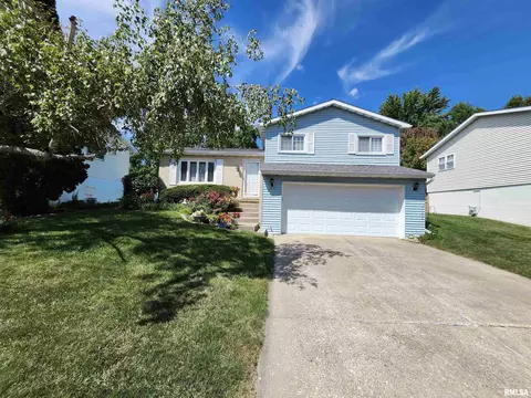 1519 W Queens Court Rd, Peoria, IL 61614