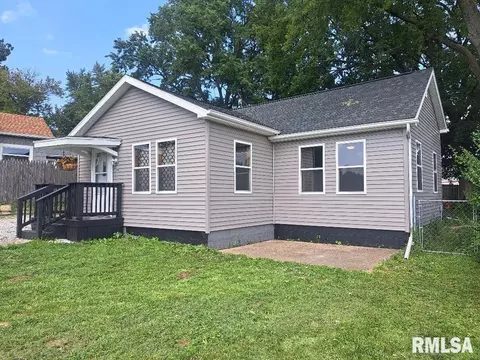 104 Hawthorne Cir, Creve Coeur, IL 61610