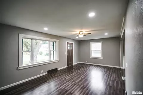 111 Albert St, Washington, IL 61571 photo 8