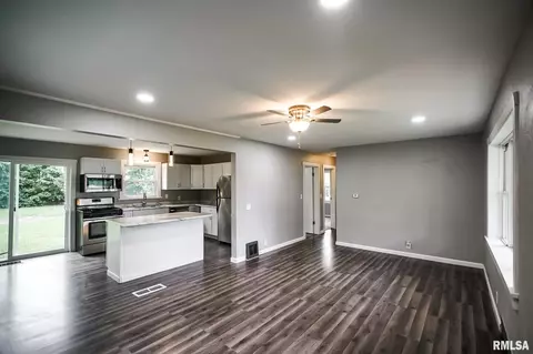 111 Albert St, Washington, IL 61571 photo 4