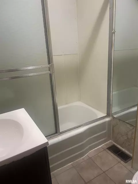 903 Elm St, Macomb, IL 61455 photo 9