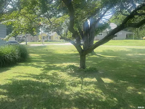 903 Elm St, Macomb, IL 61455 photo 18