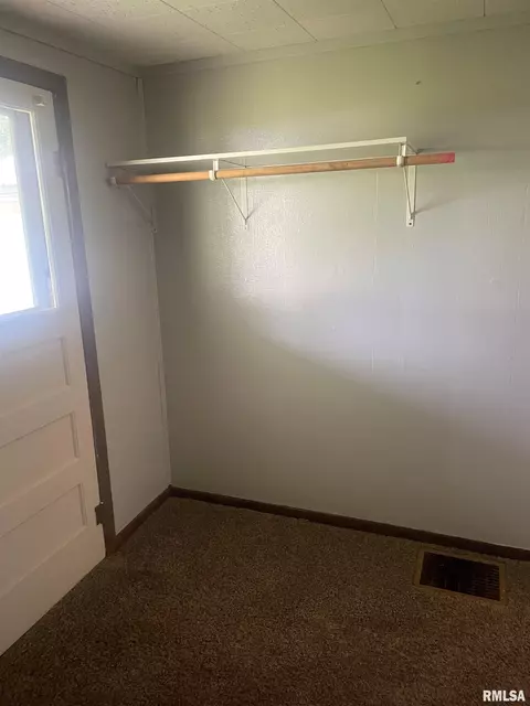 903 Elm St, Macomb, IL 61455 photo 8