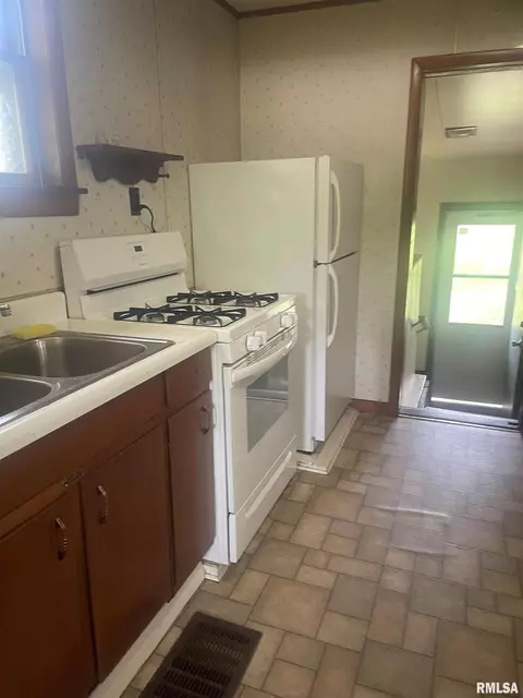903 Elm St, Macomb, IL 61455 photo 4