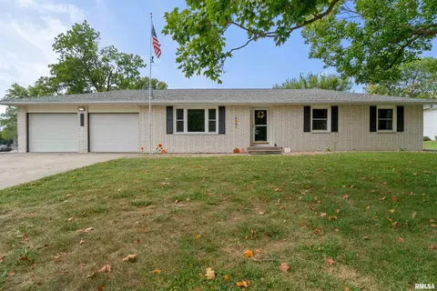 608 N Magnolia St, Elmwood, IL 61529