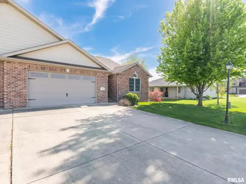 103 Grandezza Dr, Washington, IL 61571 photo 2