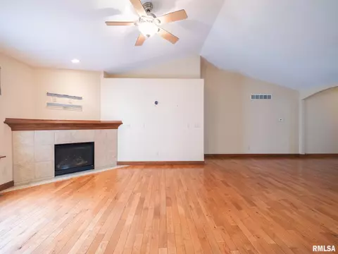 103 Grandezza Dr, Washington, IL 61571 photo 10