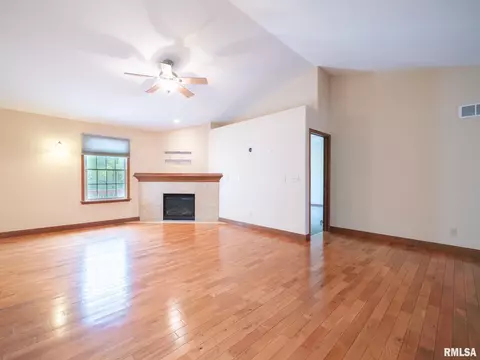103 Grandezza Dr, Washington, IL 61571 photo 5