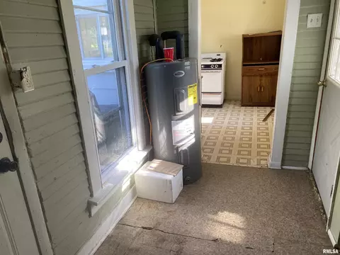 Entry Way - 209 Central Ave, Saint David, IL 61563 photo 3 of 3