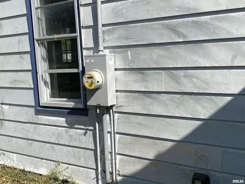 Exterior - 209 Central Ave, Saint David, IL 61563 photo 4 of 7
