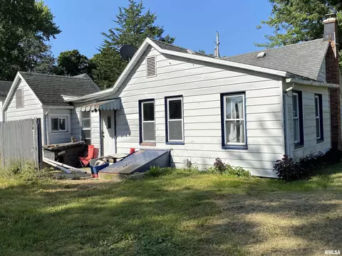 Exterior - 209 Central Ave, Saint David, IL 61563 photo 1 of 7