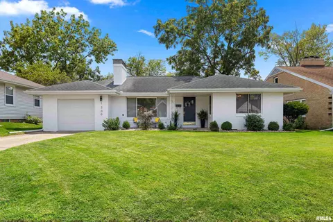 1200 Stratford Dr, Peoria, IL 61614