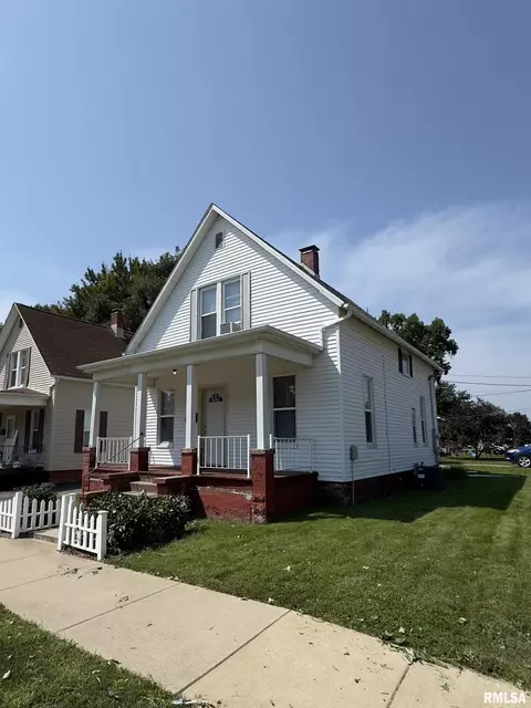 450 N 1st Ave, Canton, IL 61520