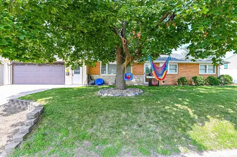 1105 Sheridan Rd, Pekin, IL 61554