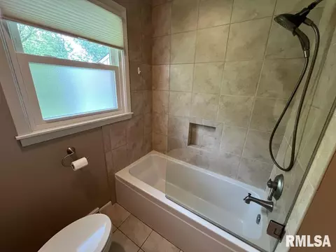 Bath - 849 E Franklin St, Macomb, IL 61455 photo 2 of 4