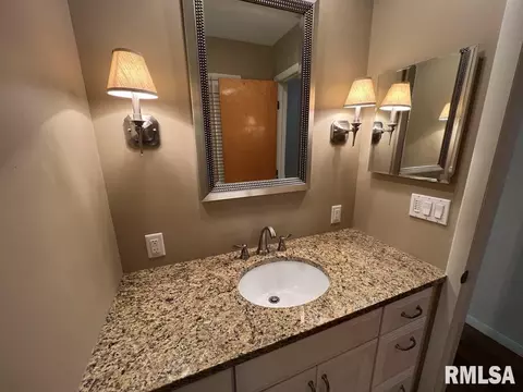 Bath - 849 E Franklin St, Macomb, IL 61455 photo 3 of 4