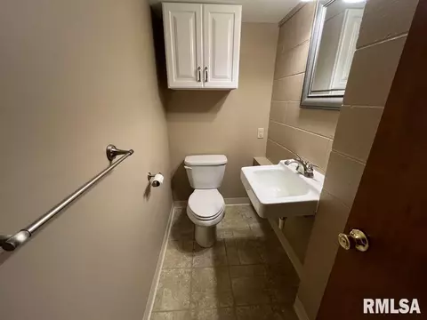 Bath - 849 E Franklin St, Macomb, IL 61455 photo 4 of 4